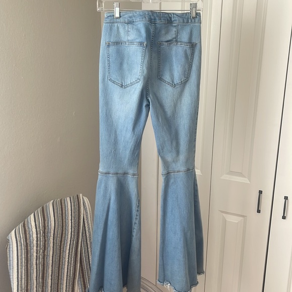 FLARE JEANS (LIGHTWASH) - Picture 2 of 3